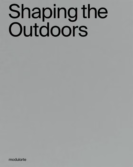 Couverture grise de la brochure Modularte, intitulée « Shaping the Outdoors »